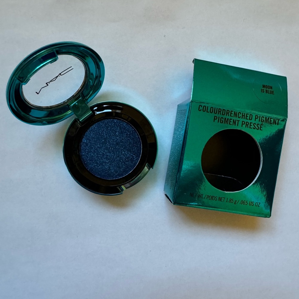 MAC Cosmetics Limited Edition Moon is Blue eyeshadow